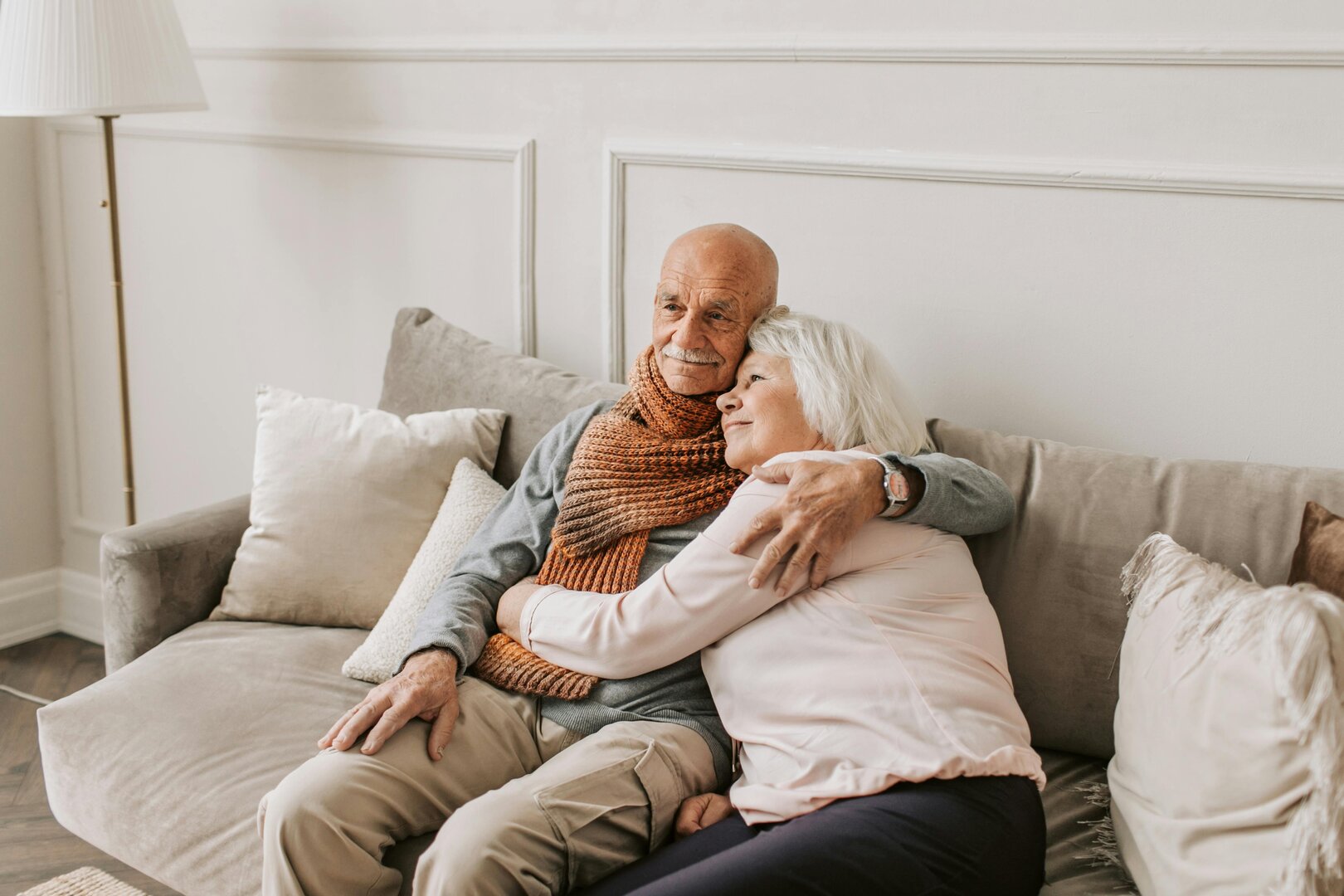 Seniorin in ihrem Zuhause